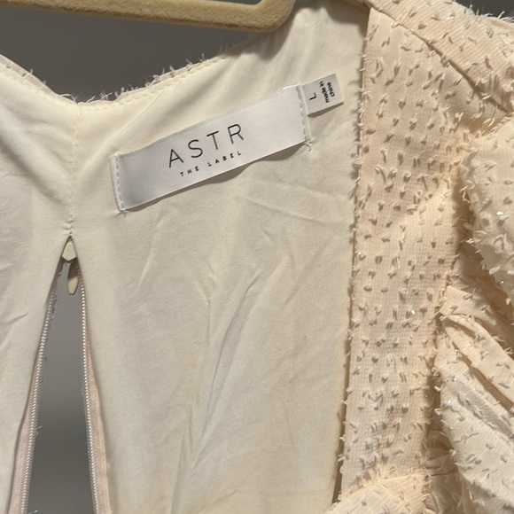 Never worn ASTR the label off white blouse - Picture 2 of 2